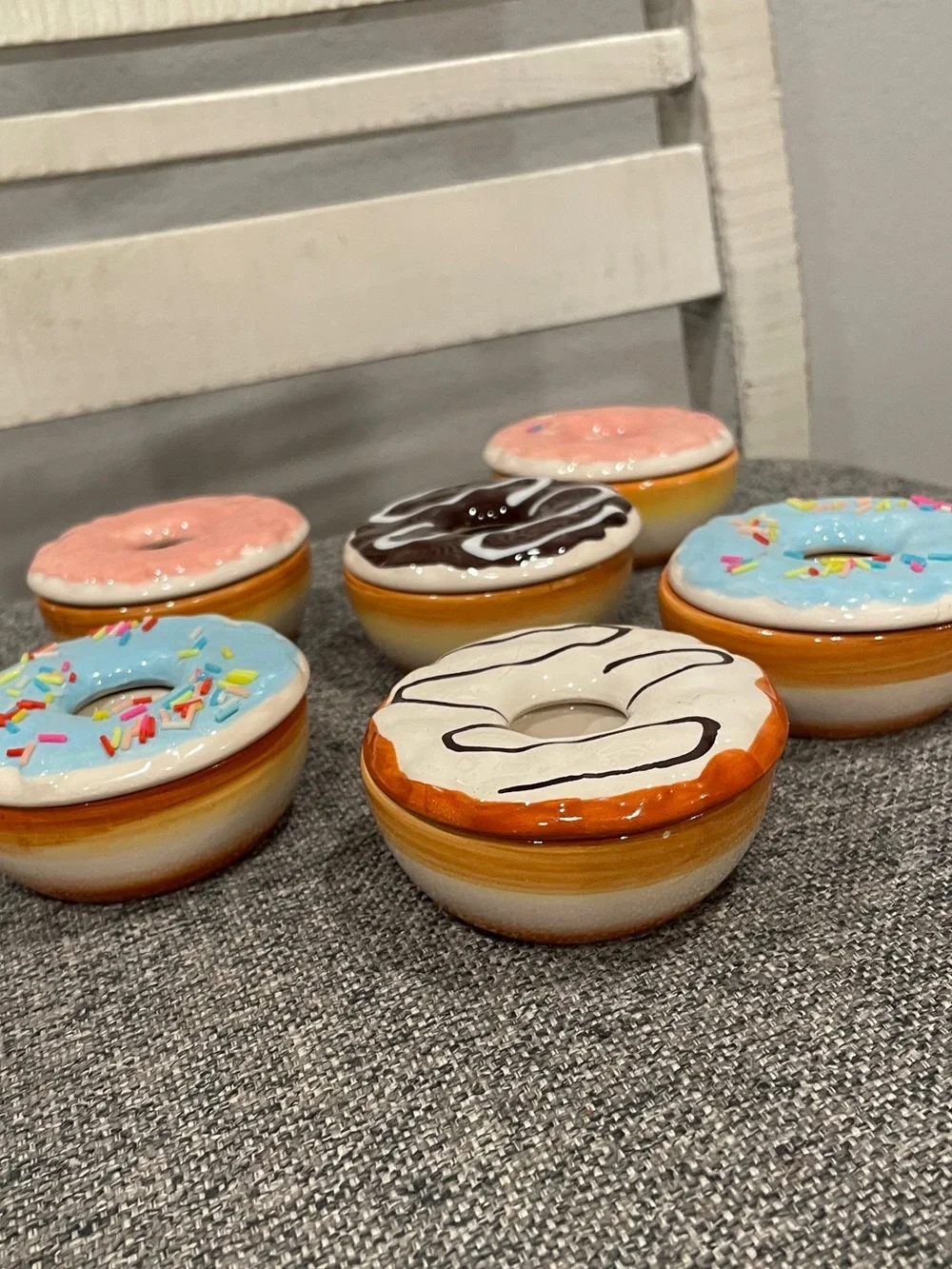 Ceramic Donut Pastry Shape trinket dishes - set of 6. Sprinkle frosting details!